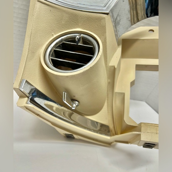 1965-66 CADILLAC LEFT DRIVER SIDE BEIGE INSTRUMENT PANEL COVER W/ AIR VENT  OEM - Picture 2 of 5